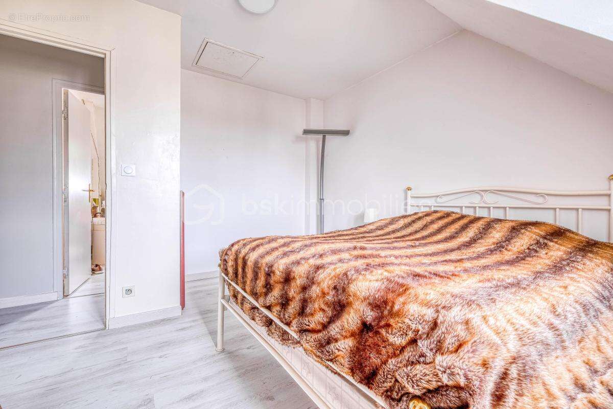 Exclusivité à Coupvray : une maison d’architecte lumineuse aux beaux volumes - photo 9
