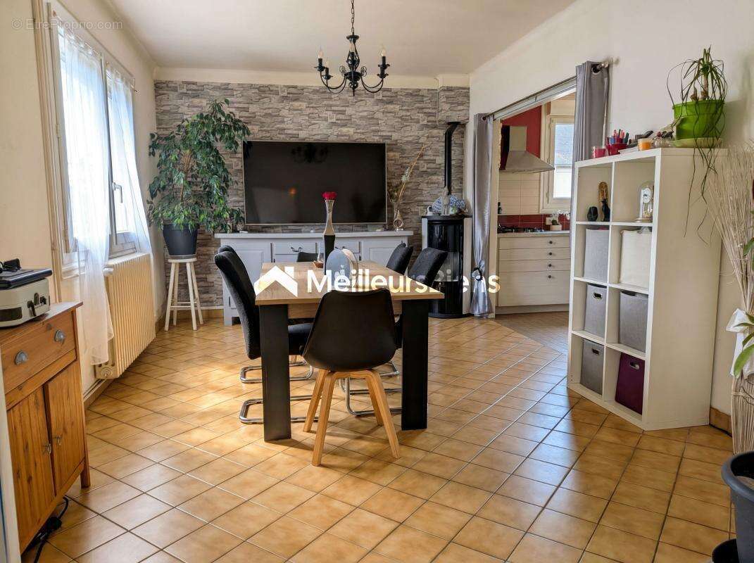 Maison familiale au cœur de Porcaro - 4/5 chambres - 1285 m² terrain - photo 6