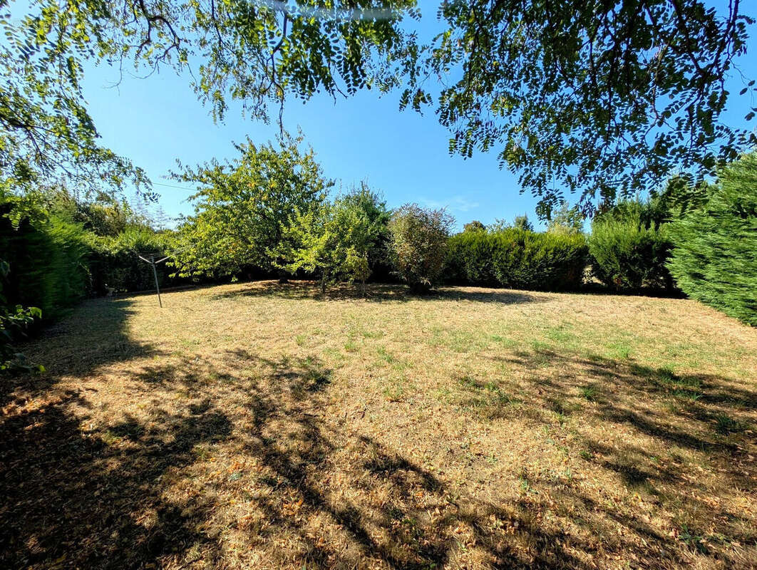 Maison à SAINT-MACAIRE-DU-BOIS