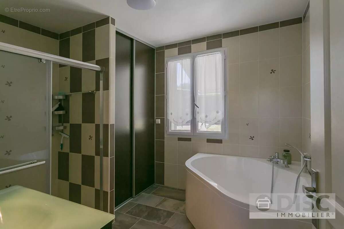 Belle maison de plain-pied avec jardin et garage sur hauteurs de Laguepie. - photo 14