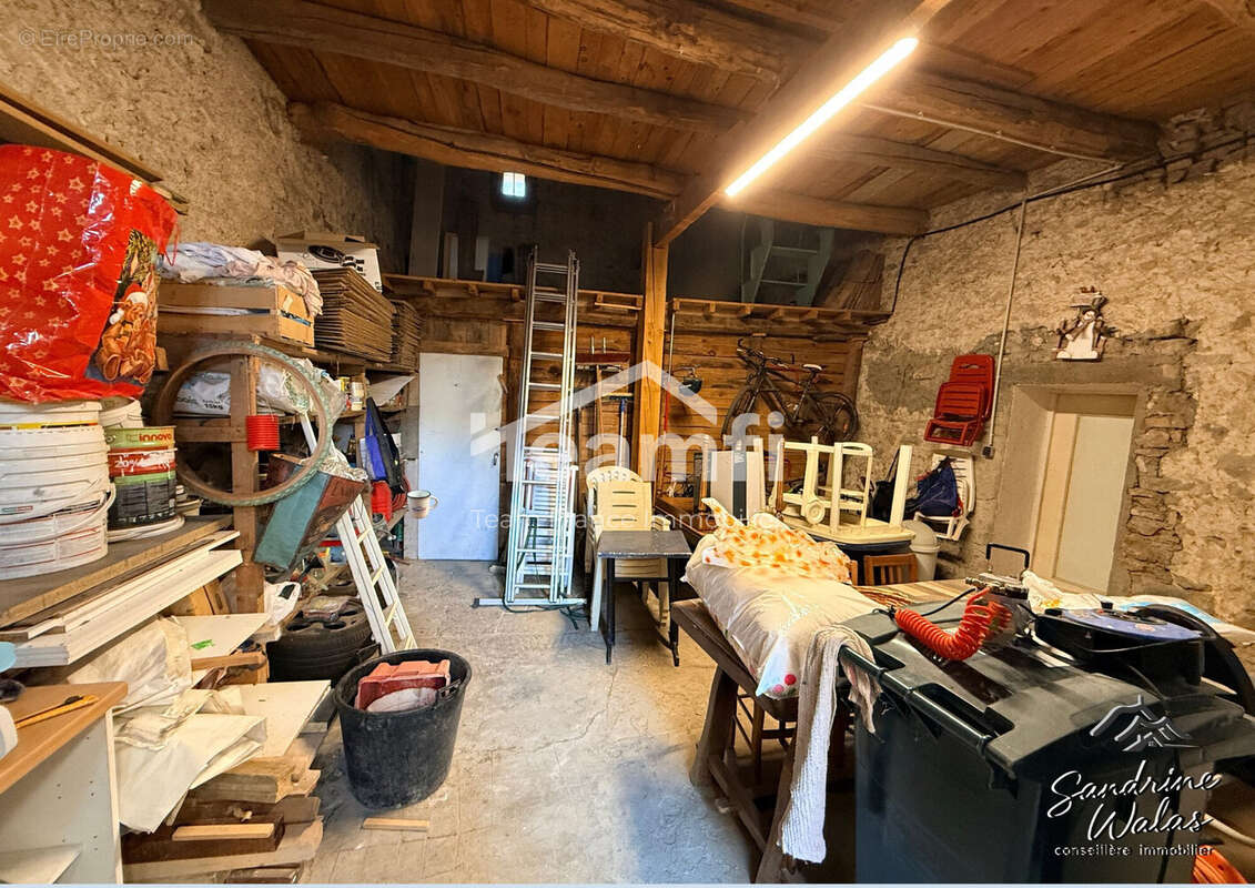 Maison à VIC-LE-COMTE