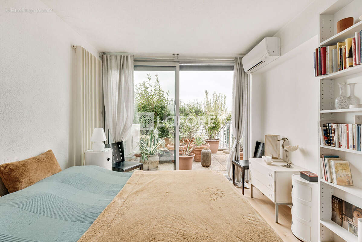 Appartement à PARIS-14E