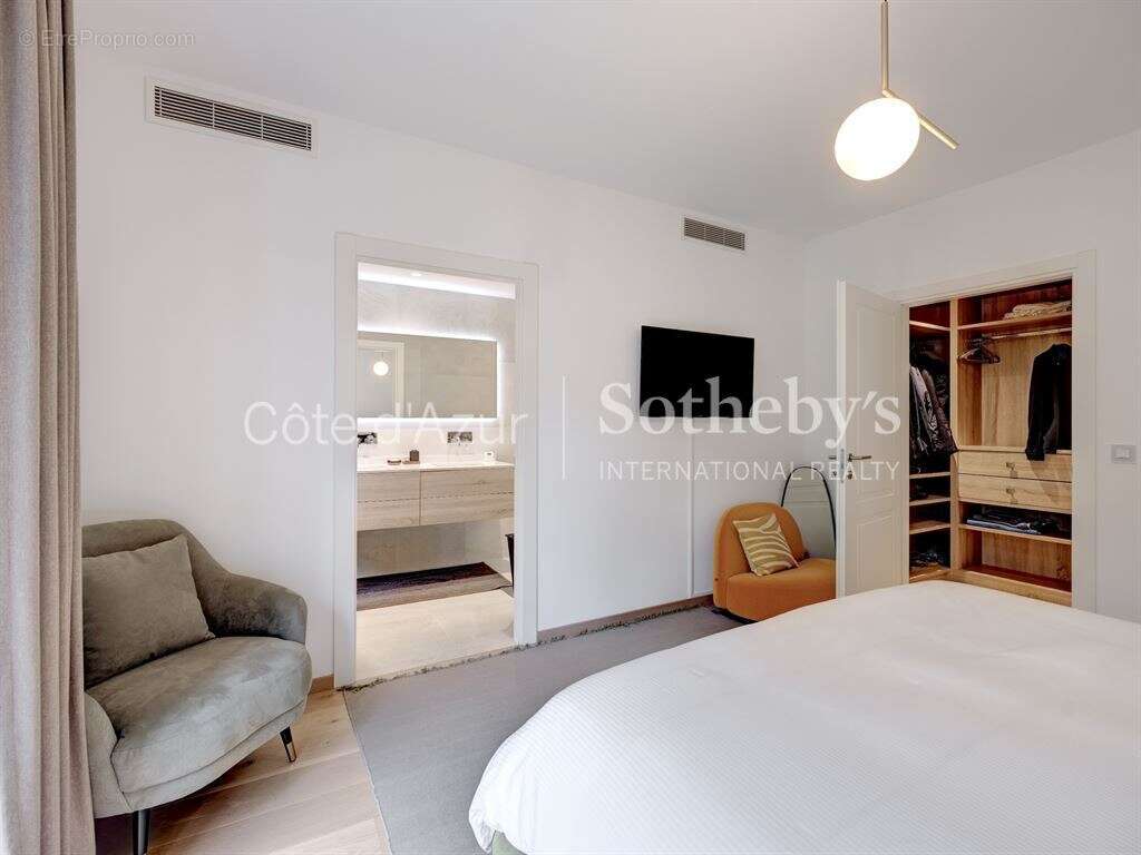 Appartement à VALLAURIS