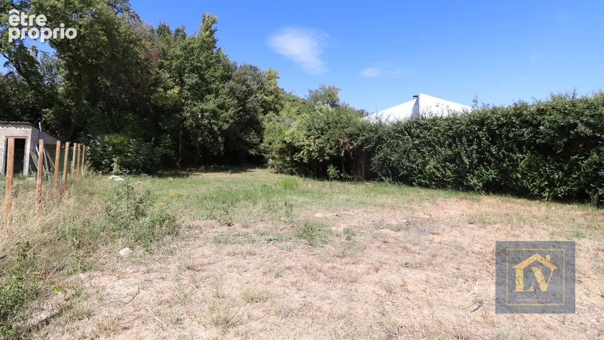 A vendre, Terrain constructible de plus de 1000 m² - photo 3