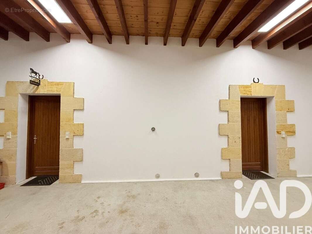 Maison 380 m² à Montpon-Menesterol  - photo 7
