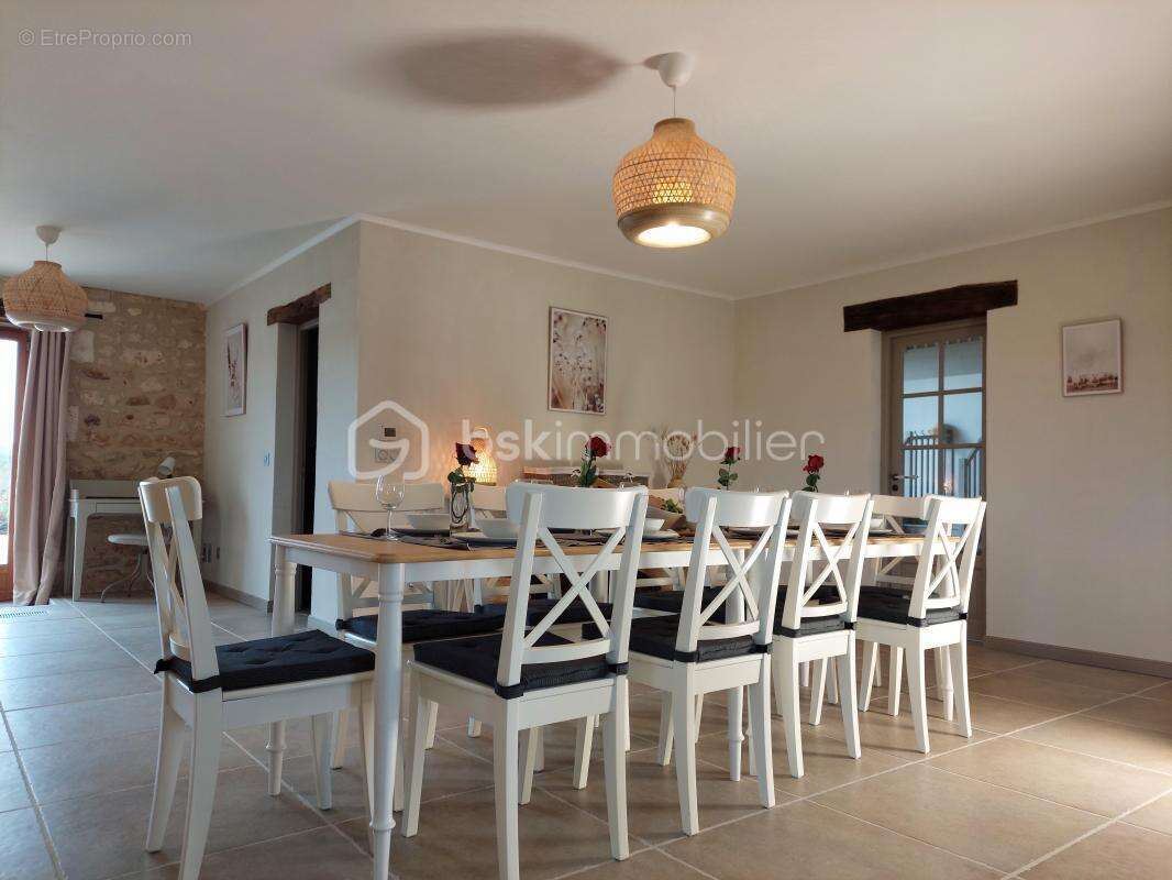 Maison à LUSSAS-ET-NONTRONNEAU