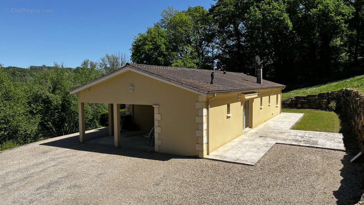 Maison à SAINT-GEORGES-DE-MONTCLARD