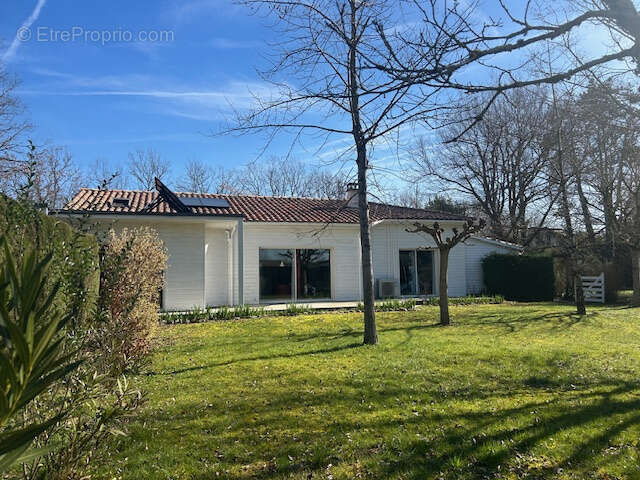 Maison à SAINT-ETIENNE-DE-TULMONT