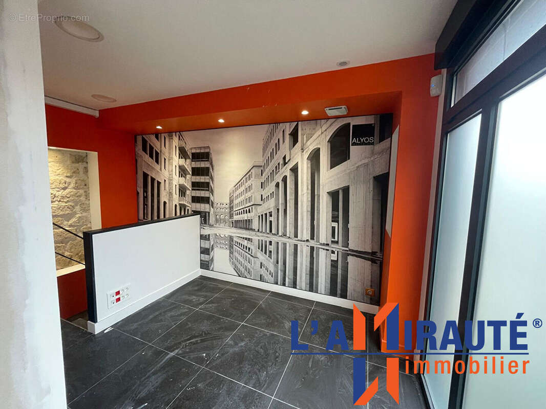 Commerce à SARTROUVILLE