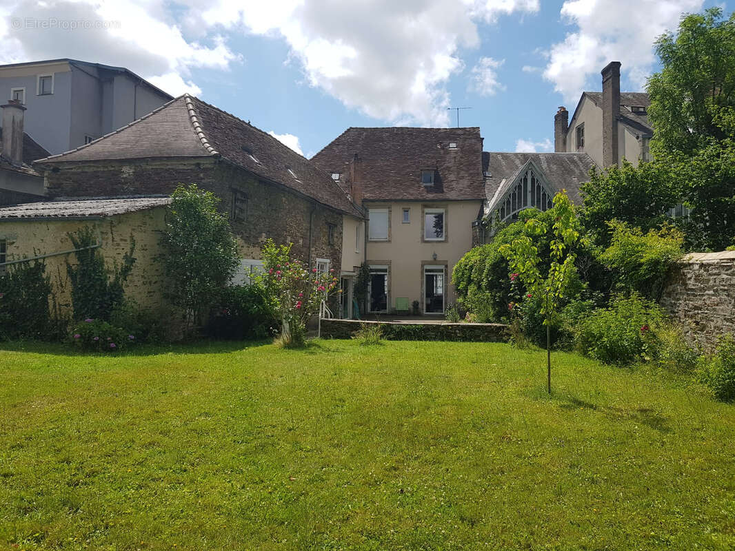 Maison à SAINT-YRIEIX-LA-PERCHE
