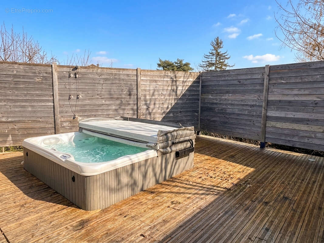 Houdemont (nancy sud) : spacieuse maison familiale t7 avec garage, jardin et spa - photo 12