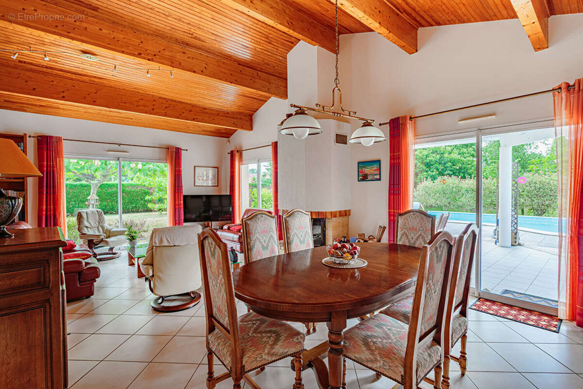 Saubrigues : Maison de plain-pied avec piscine sur 1.500 m² de terrain - photo 6