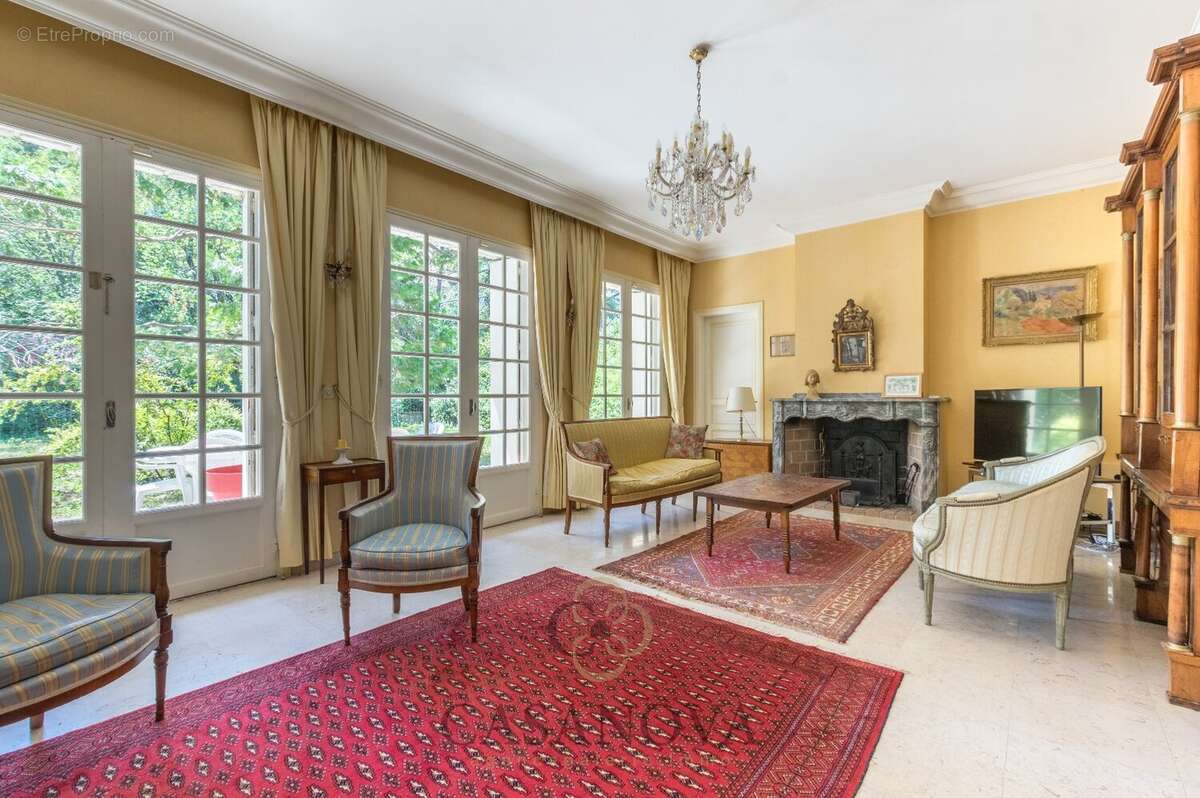 Maison familiale de plus de 270 m² avec parc arboré de 3 000 m² aux Arceaux à Montpellier - photo 13