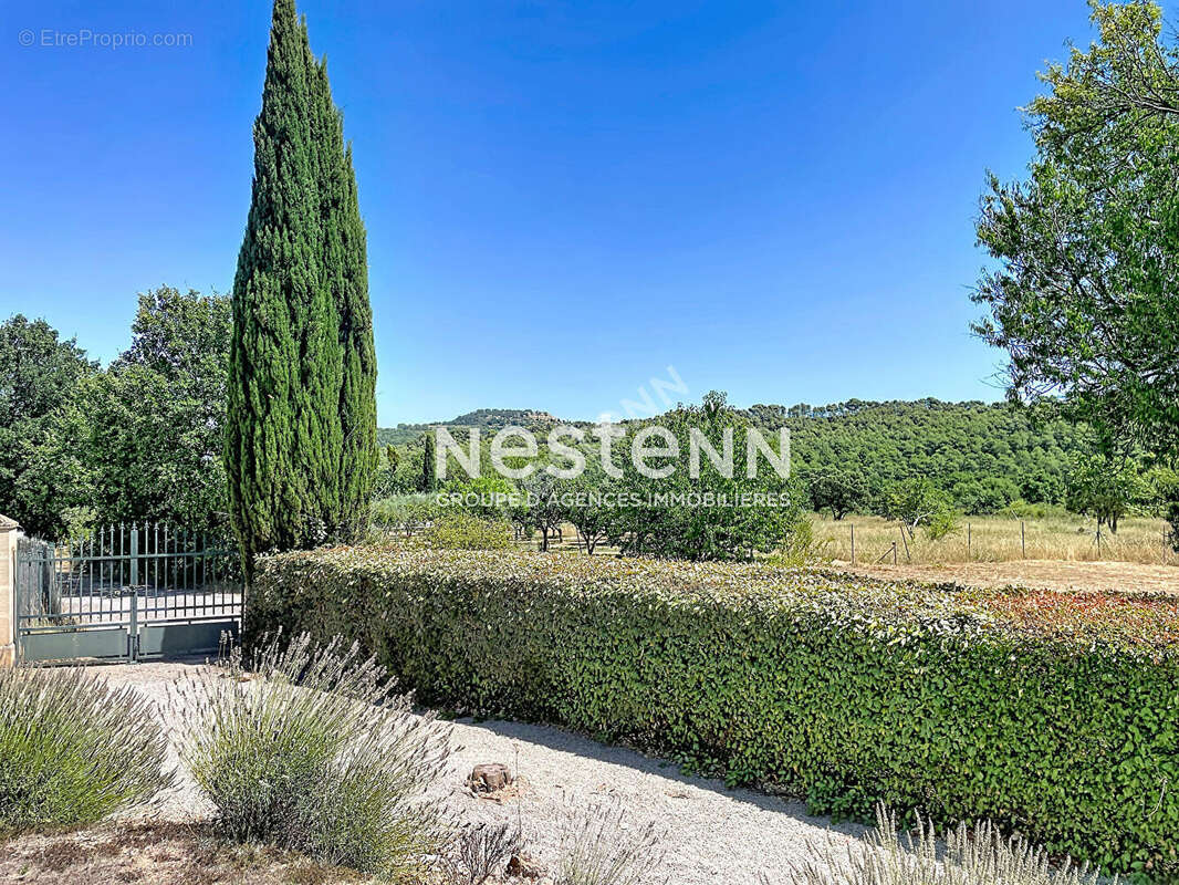 Villa indépendante de plain, 90m2 habitables, 3 chambres, possibilité d'agrandissement, piscine 4x8 et jardin. Vue imprenable ! - photo 4