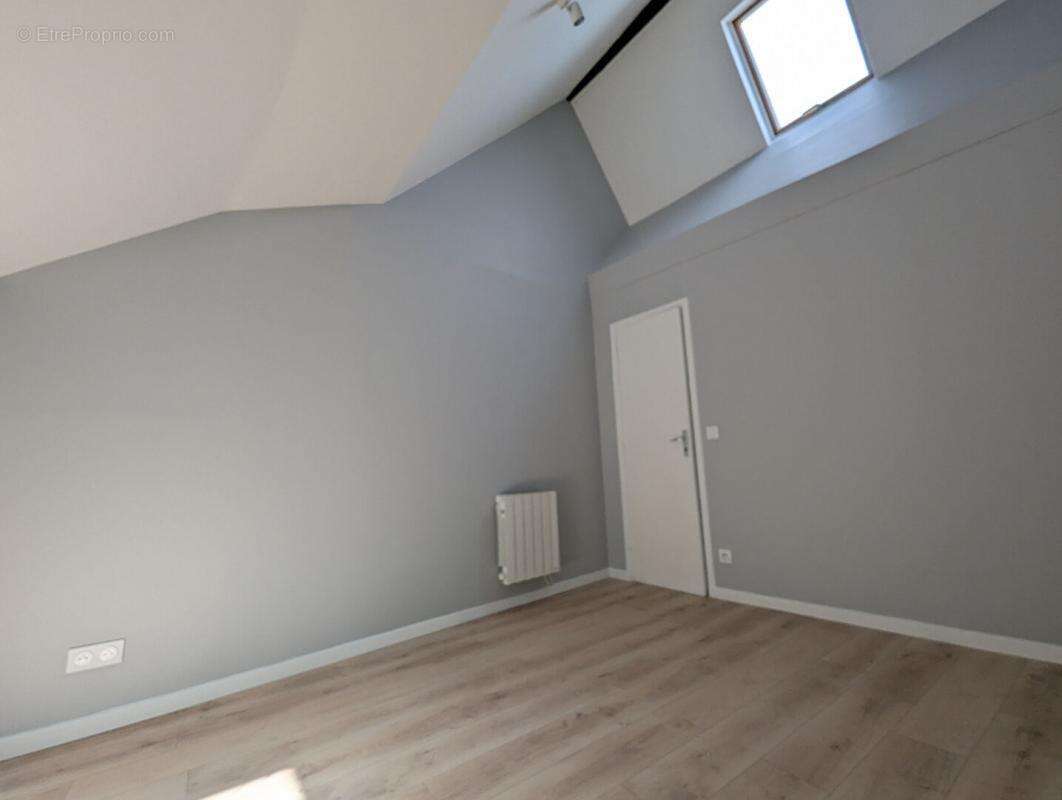 Appartement à CHANTELOUP-LES-VIGNES