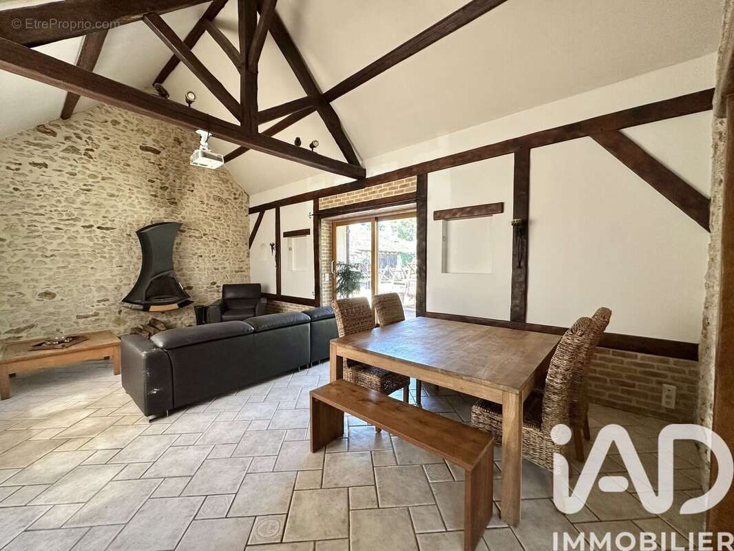 Photo 2 - Maison à EVRY-GREGY-SUR-YERRE
