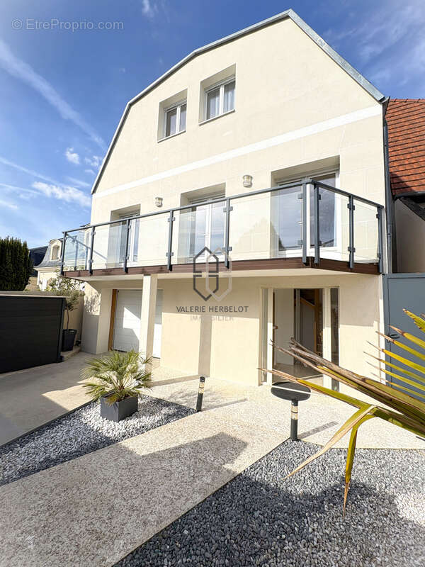 Maison à CHENNEVIERES-SUR-MARNE
