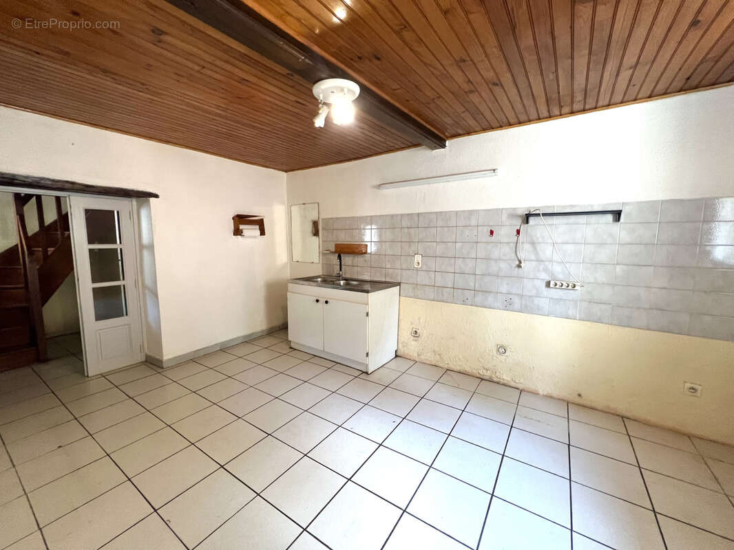 Maison à MARCILLY-LE-CHATEL