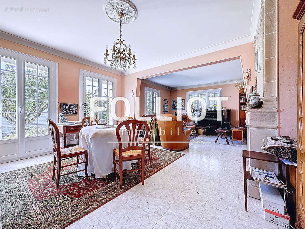 Maison à FONTAINE-ETOUPEFOUR