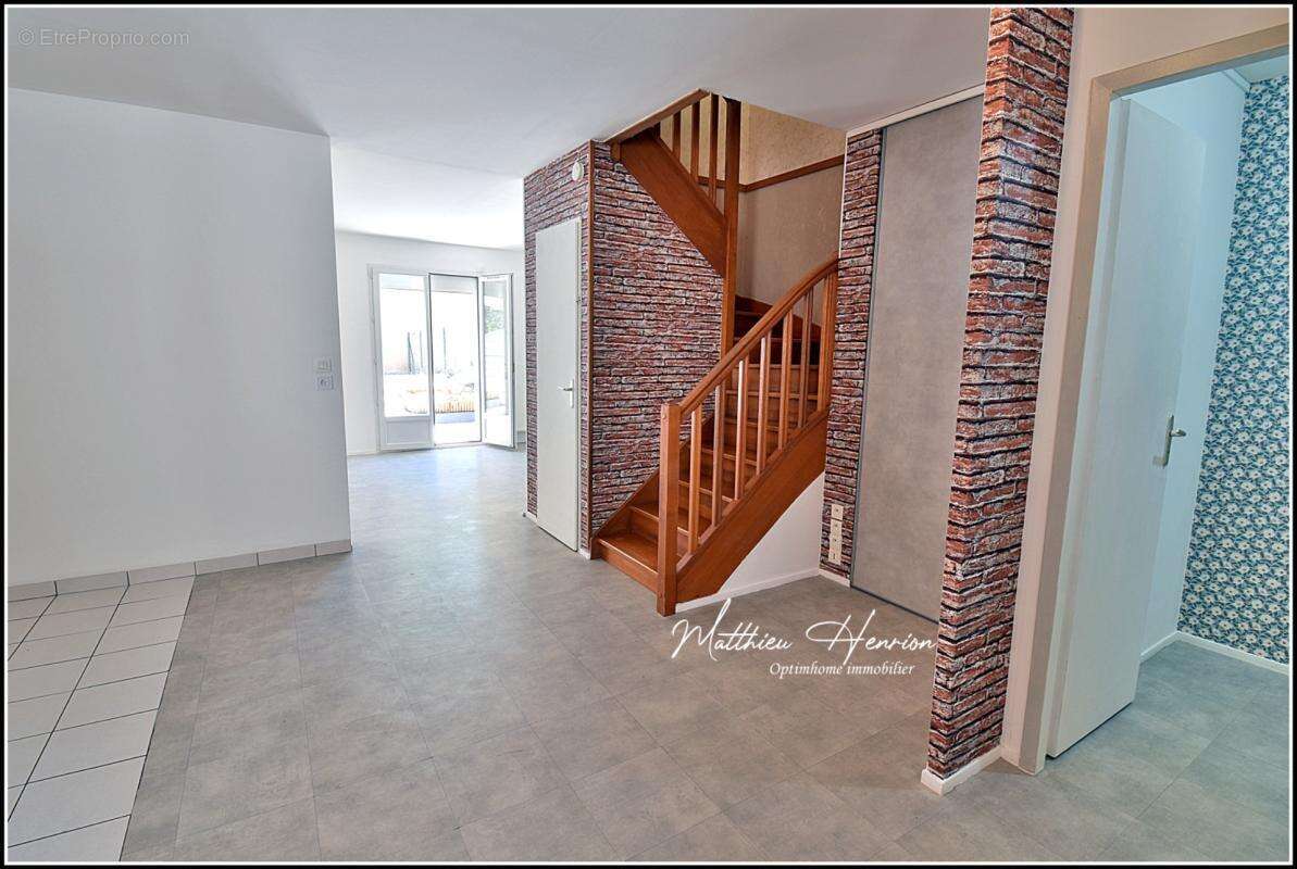 EN EXCLUSIVITÉ – Maison 3 chambres avec jardin et garage à Saint-Sébastien-de-Morsent - photo 2