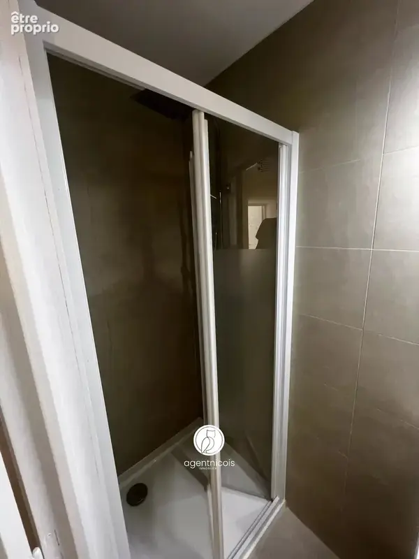 Cannes // centre ville : 2 pièces / loué / très bon état / climatisé / bd carnot - photo 11