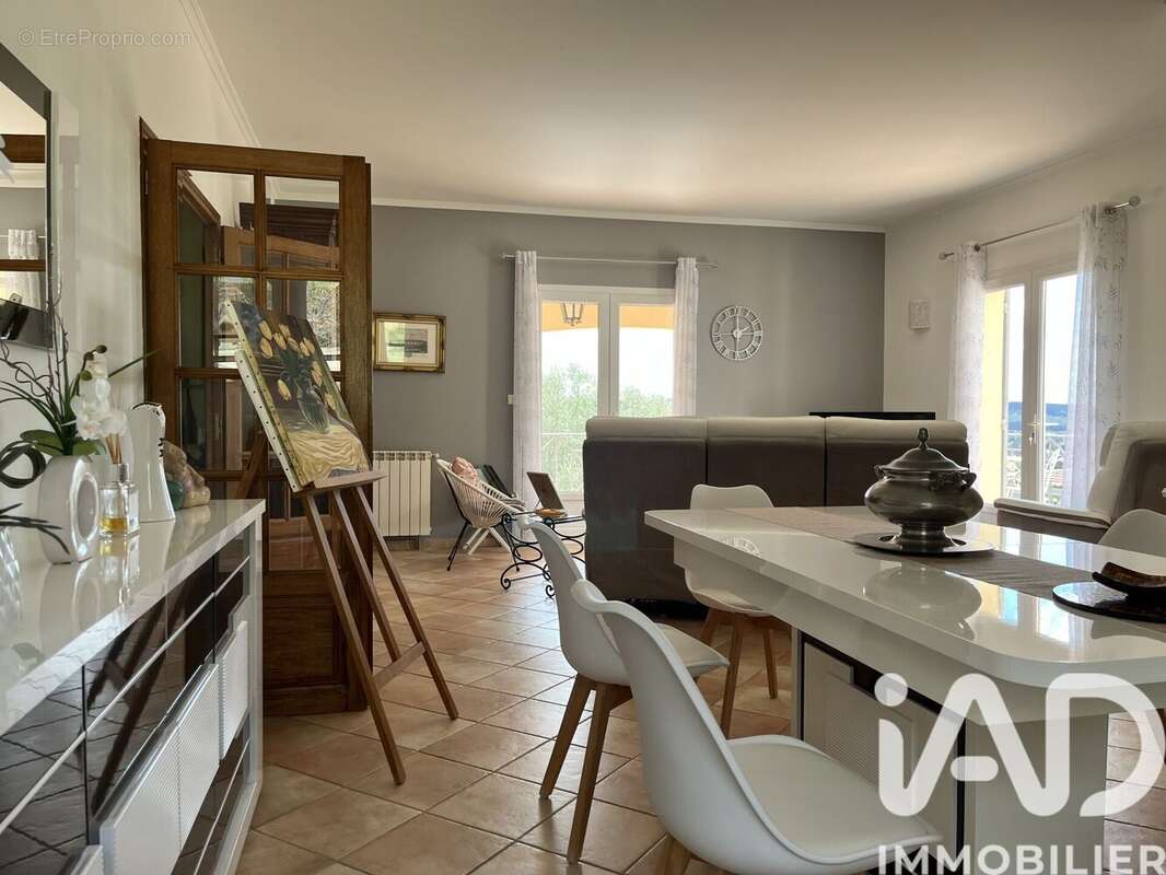 Maison 124 m² à Saint-Maximin  - photo 6