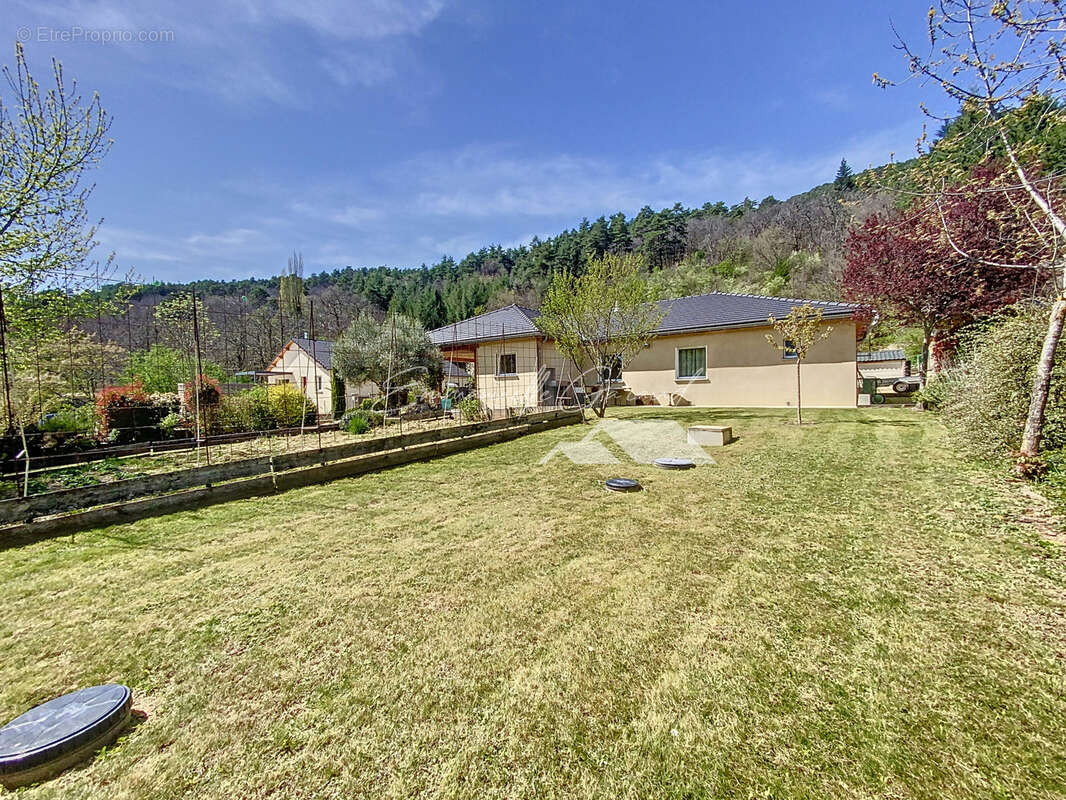 Maison à SAINT-JEAN-DU-BRUEL