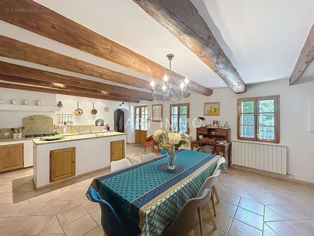 A vendre mas du xviii siecle sur pres d'un hectare de terrain avec piscine - photo 6