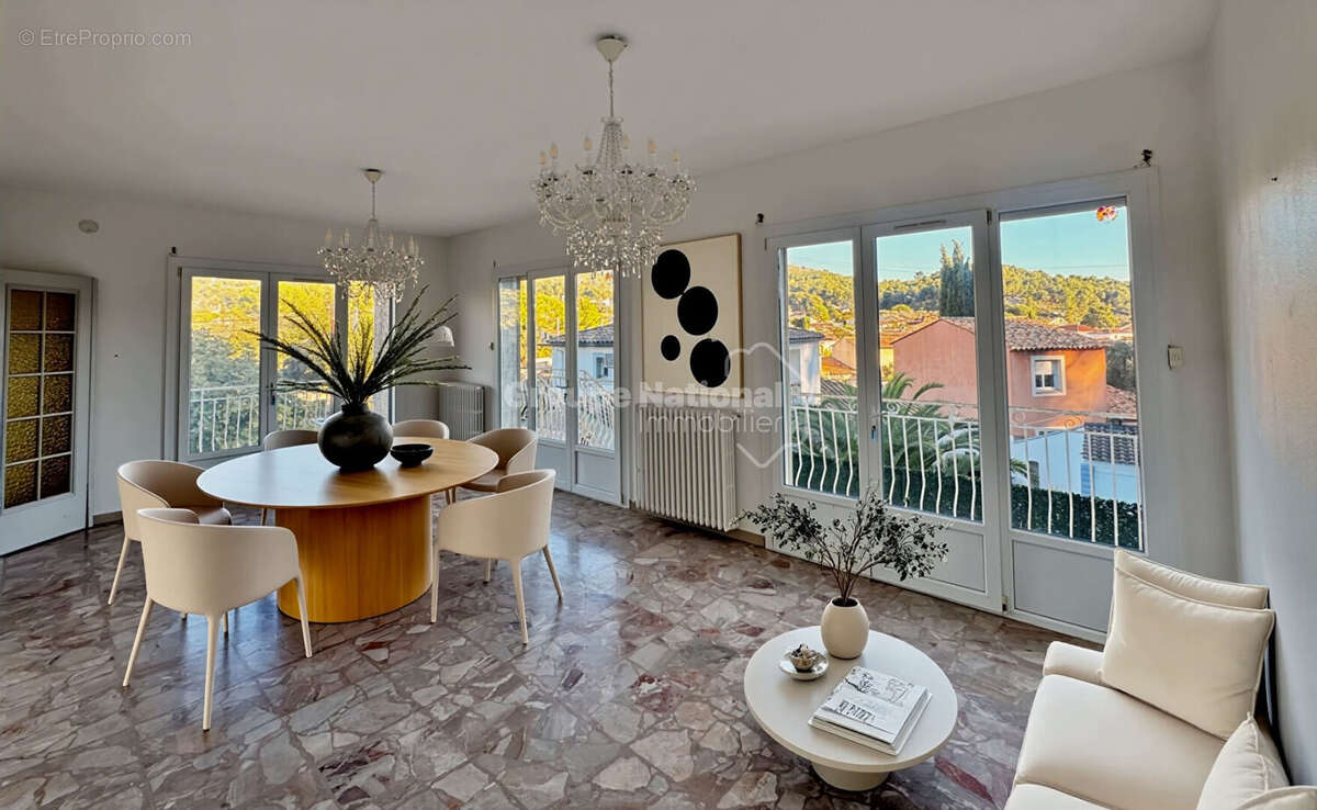 Appartement à LE ROVE