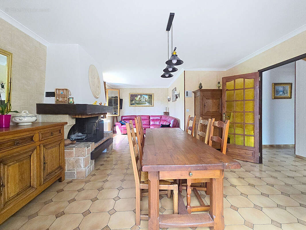 VALSEME - Maison 6 pièce(s) avec garages et dépendances - photo 8