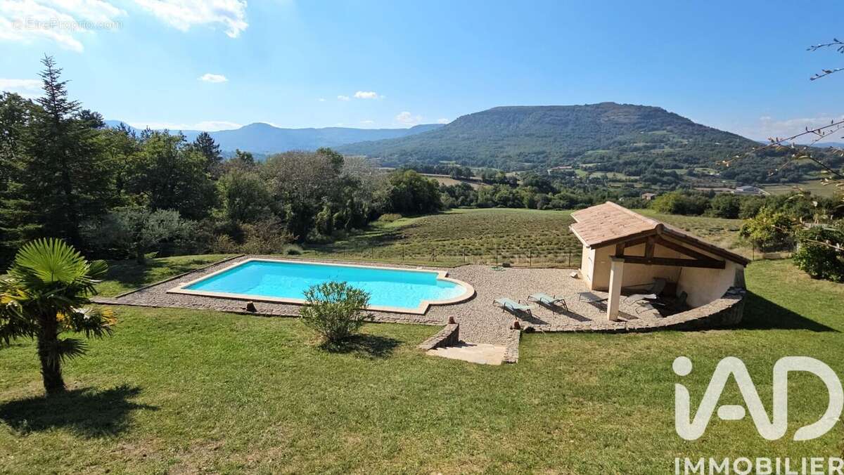 Maison 137 m² à Saint-Vincent-De-Barres  - photo 4