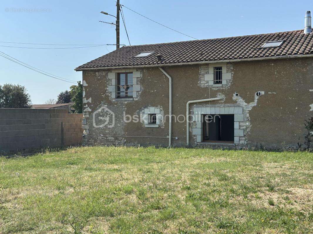 Maison en pierre avec grand garage et jardin clos - photo 2