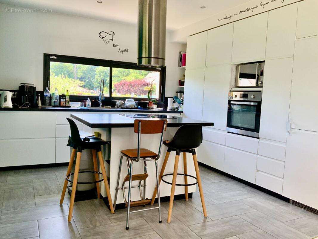 Maison à FONTAINE-LE-PORT