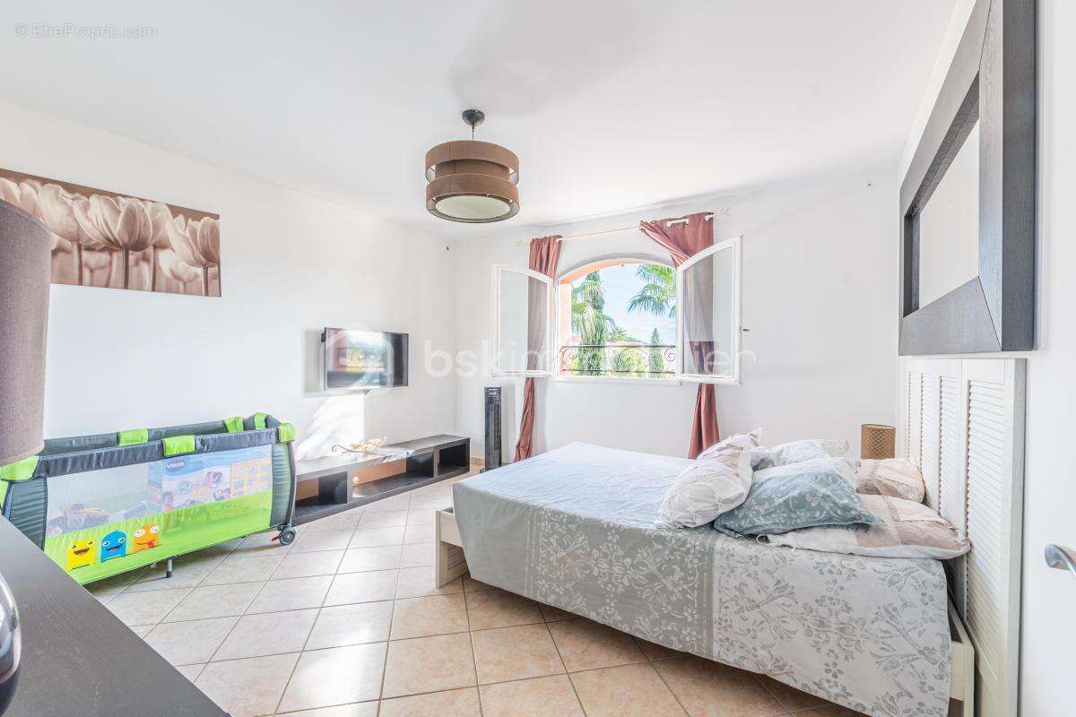 Maison à LA LONDE-LES-MAURES