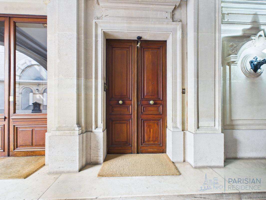 Appartement à PARIS-8E