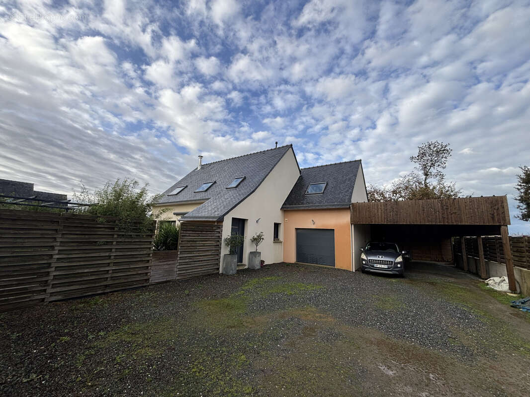 Maison à SAINT-DERRIEN
