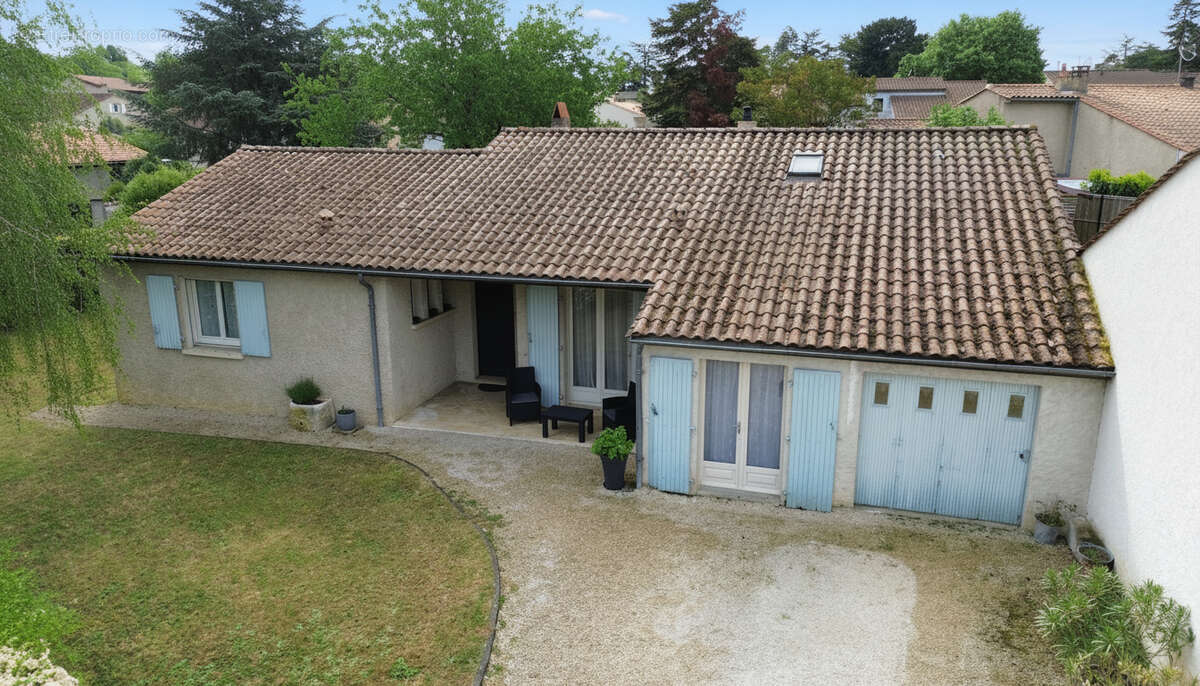 Maison à SAINT-YRIEIX-SUR-CHARENTE