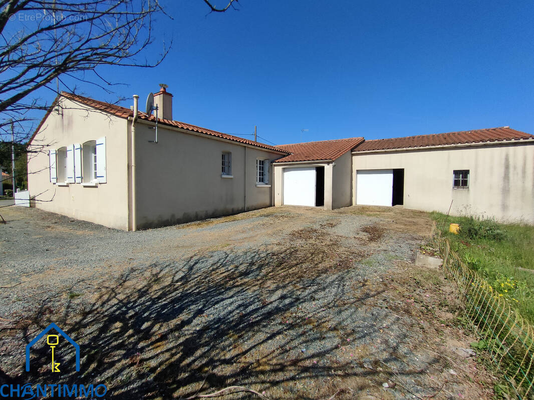 Maison à BOURNEZEAU