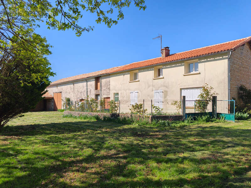 Maison à SAUZE-VAUSSAIS