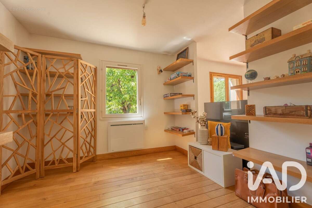 Maison 155 m² à Saint-Arnoult-En-Yvelines  - photo 8