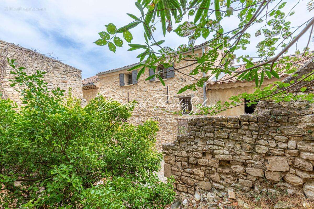 Maison à PERNES-LES-FONTAINES