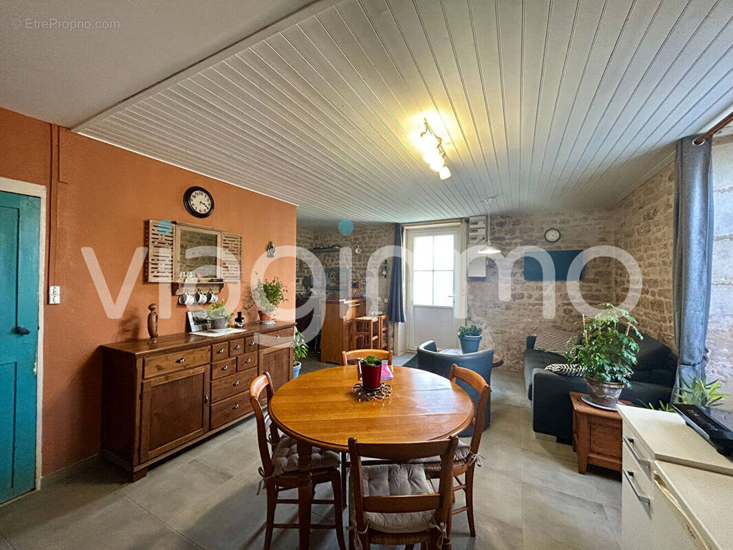 Maison à MARSAIS-SAINTE-RADEGONDE