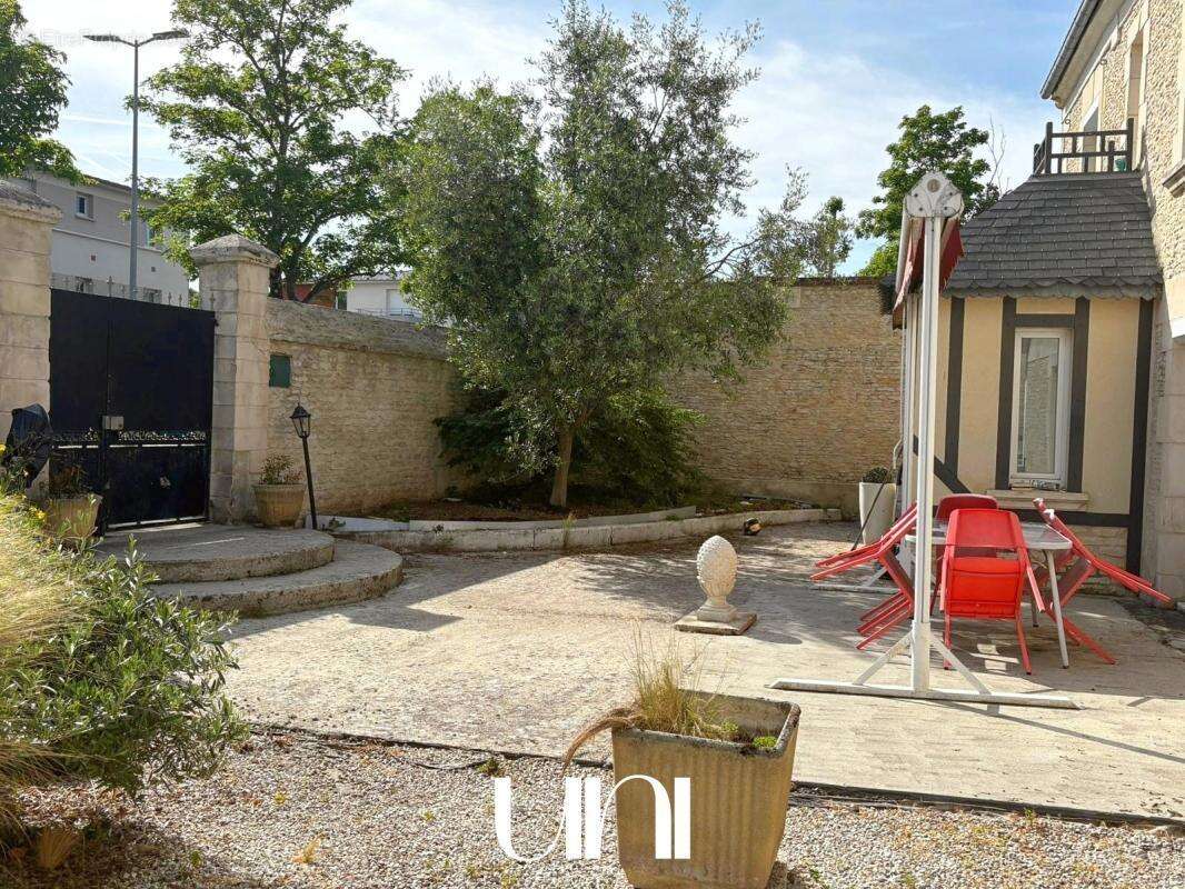 Maison à CORMELLES-LE-ROYAL