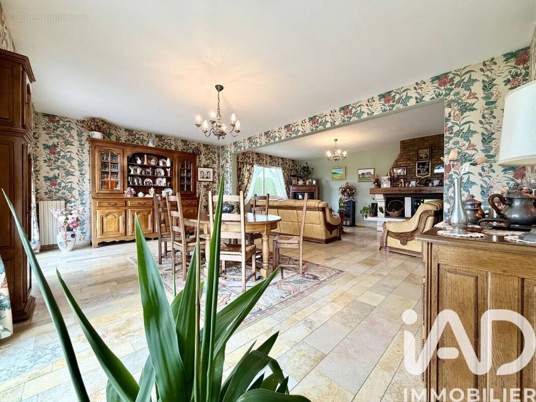 Photo 1 - Maison à LES TROIS-PIERRES