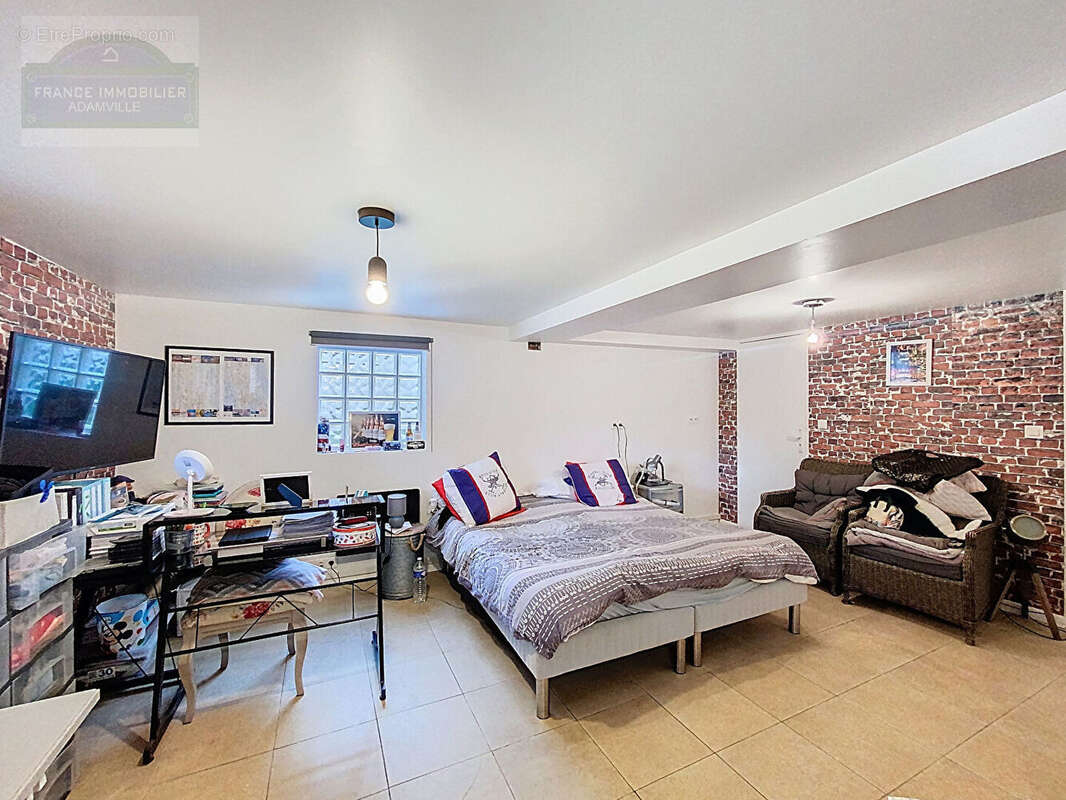 Maison à SAINT-MAUR-DES-FOSSES