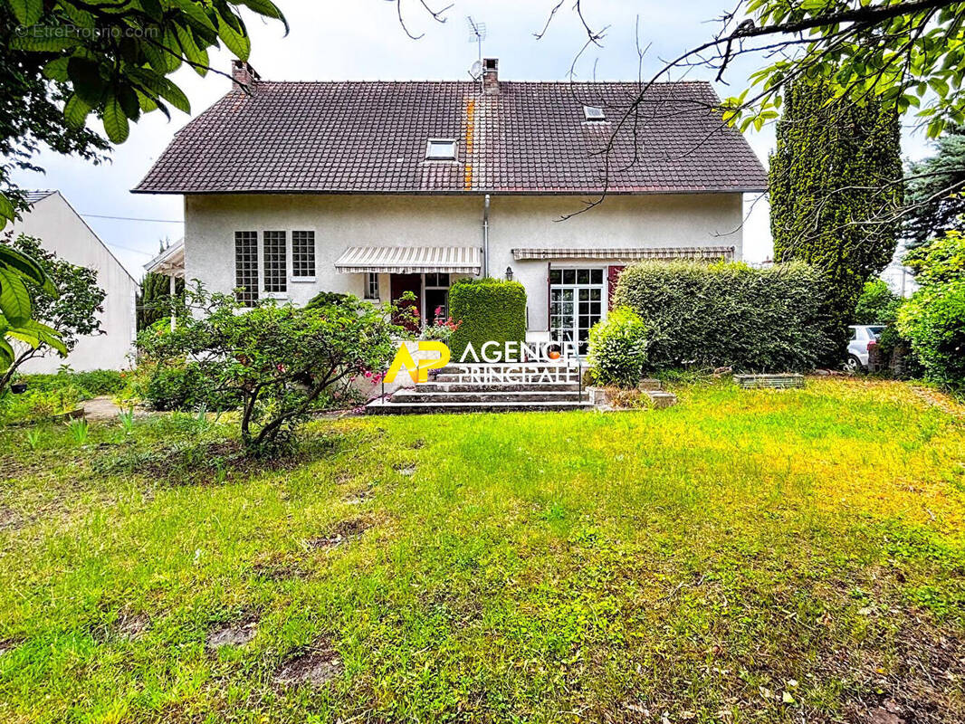 Maison à SARTROUVILLE