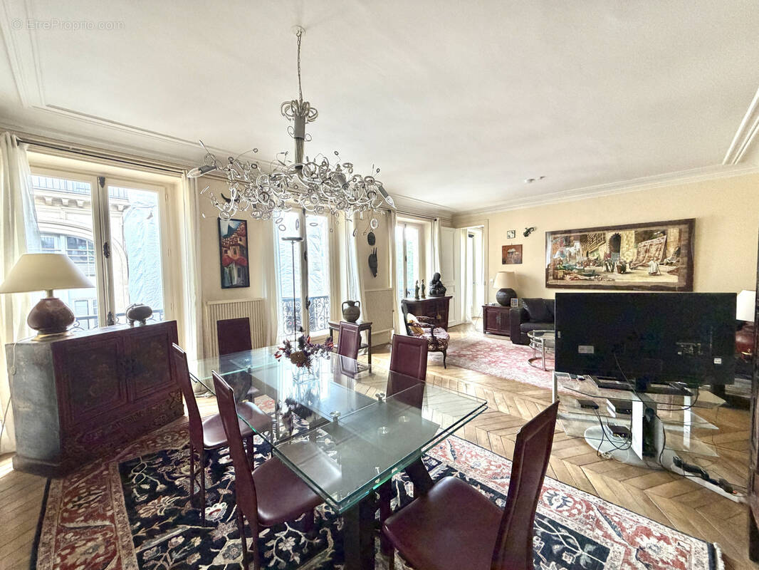 Appartement à PARIS-2E