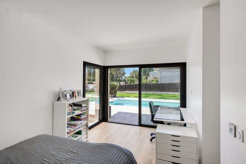 Villa contemporaine récente 8 piéces avec piscine - photo 9