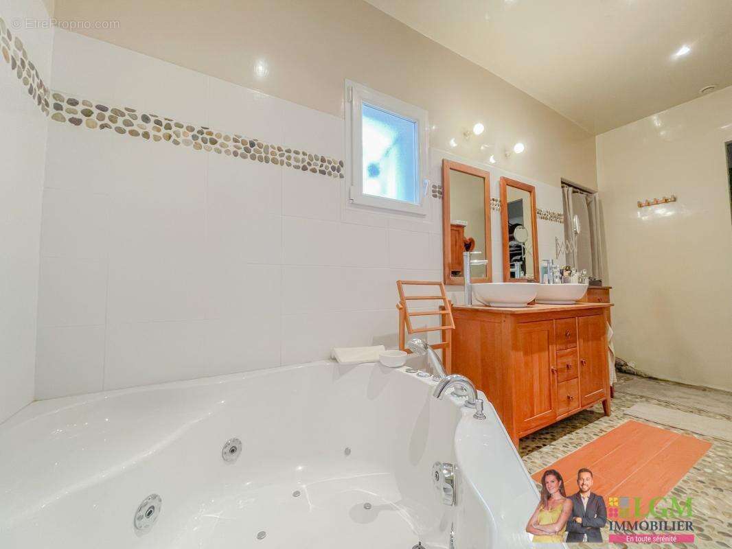 Maison à AYGUESVIVES