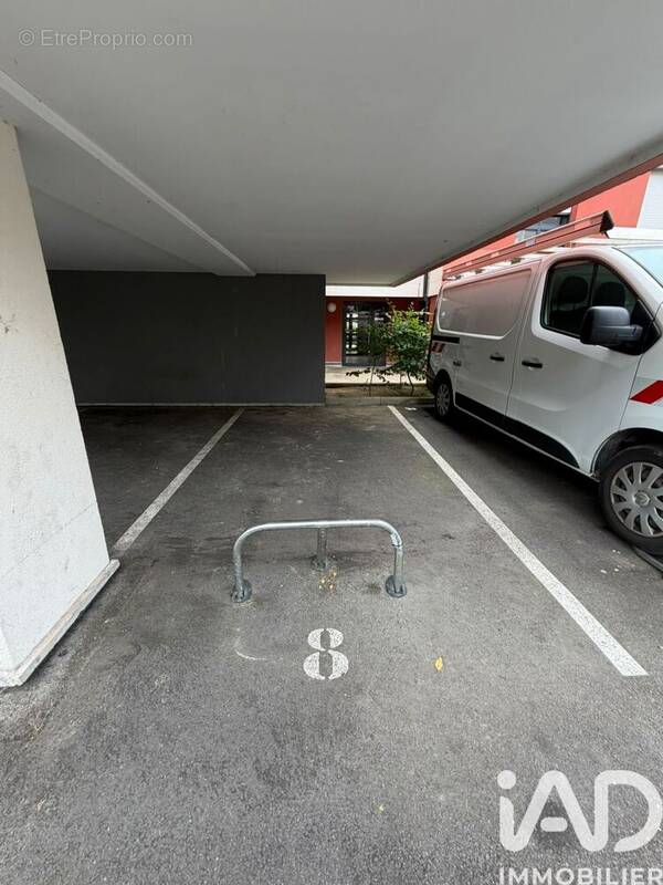 Photo 1 - Parking à PONTAULT-COMBAULT